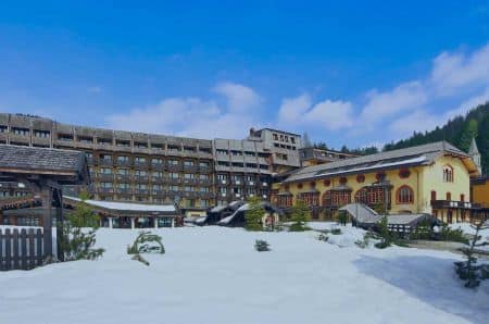 Emozione e divertimento sulla neve in un elegante albergo d’epoca